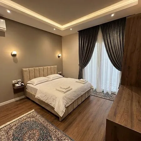 Lejlighed With Garden And Balcony