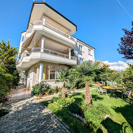 With Garden And Balcony Lejlighed Berat