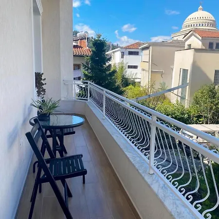 Lejlighed With Garden And Balcony